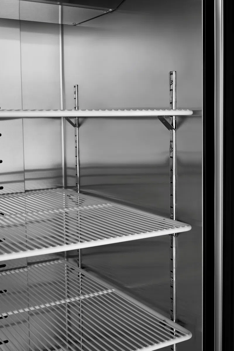 METRO Professional Glastürgefrierschrank GFR6600SG, 380 L, 5 Einlegeböden, LED-Beleuchtung, mit Schloss, 2 Rollen, Silber